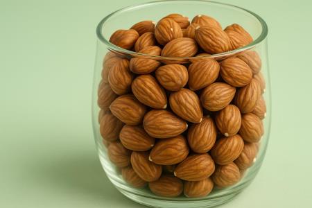 Rezept für Haselnussmilch, die Sie selbst zubereiten können